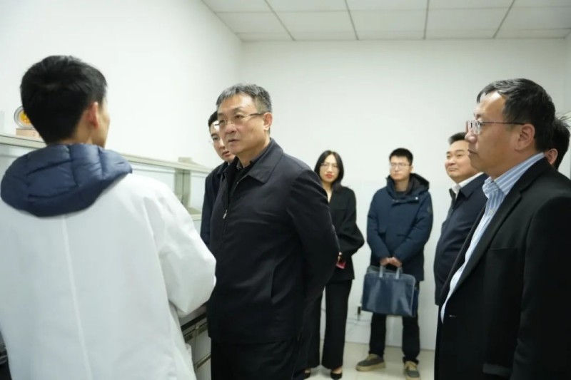 山東省供銷(xiāo)合作社聯(lián)合社黨組書(shū)記、理事會(huì)主任張傳忠一行蒞臨公司調(diào)研交流