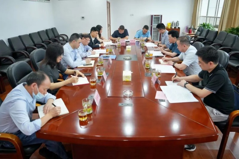 湖南省供銷(xiāo)合作總社黨組書(shū)記、理事會(huì)主任周曉理調(diào)研公司并主持召開(kāi)座談會(huì)