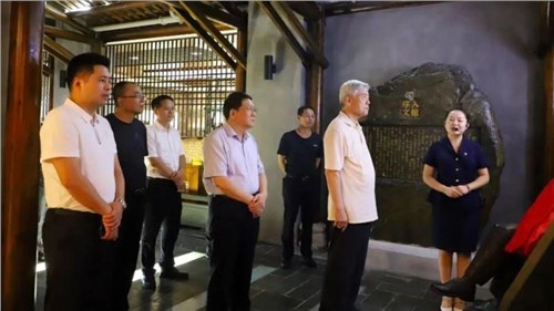 原國務(wù)院參事、國家制造強國建設(shè)戰(zhàn)略咨詢委員會委員張綱一行來集團白沙溪茶廠考察調(diào)研